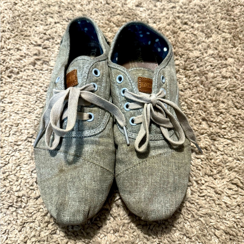 Grey Toms